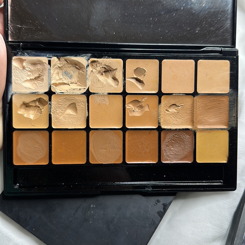 Makeup - Picture 7 of 7